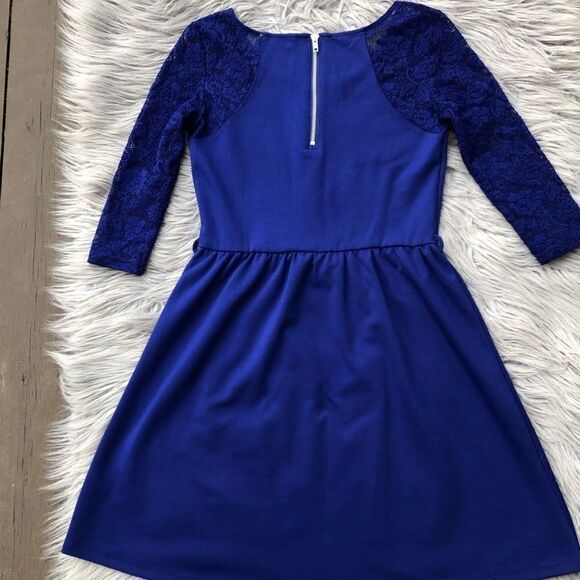 𝅺yumi Blue Lace Arm Dress with Belt - Picture 3 of 9